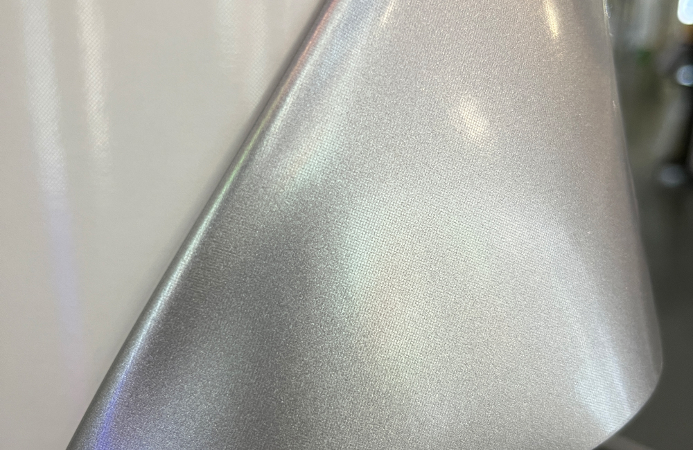 Технология вывода воздуха пи оклейке пленкой - RapidAir от немецкого производителя Orafol